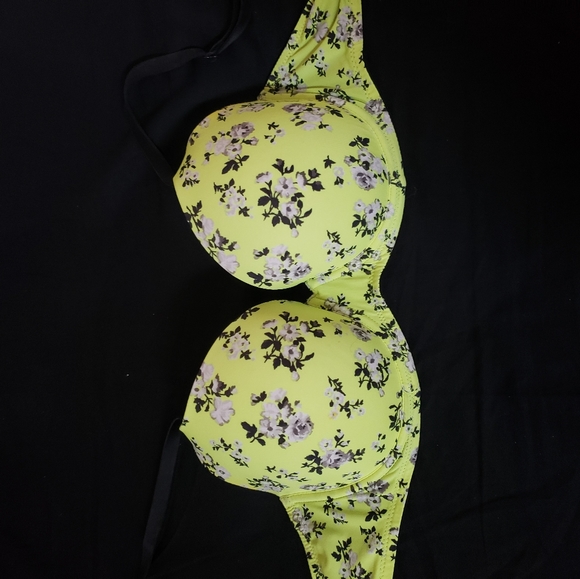 Pink Bra - Picture 2 of 7